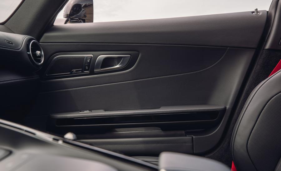 Детали интерьера Mercedes-AMG GT (C190) 2019 года  (NA) (фото 29 из 46)